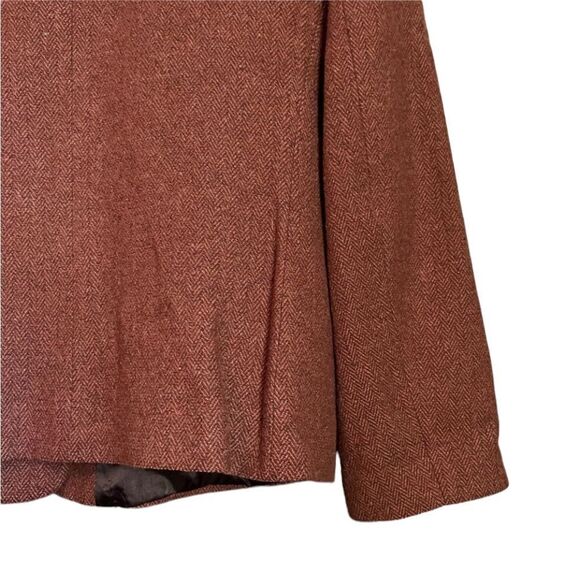 L.L. Bean wool blend blazer with shoulder padding - Picture 9 of 12